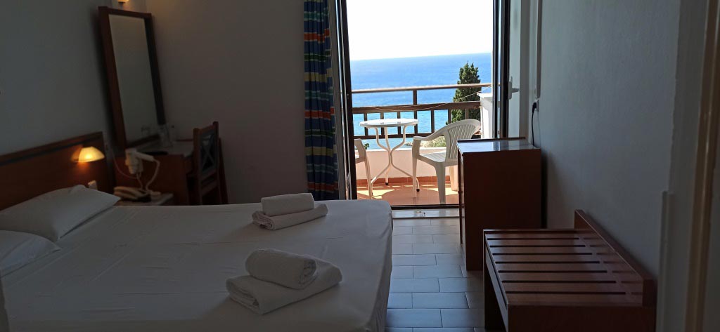 1-double-bed-sea-view-2
